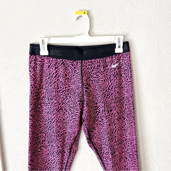 Nike Leggings Women's Medium Golf Pink Black Reef Print Logo Waist Athleisure - Picture 6 of 9